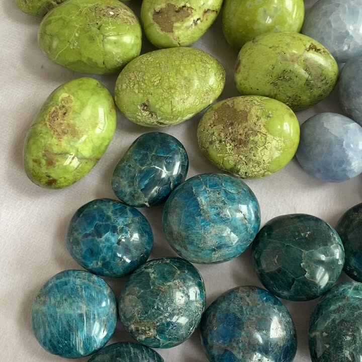 Wholesale Natural Blue Apatite Crystal Gemstone Palm Stone for