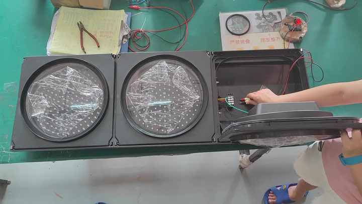 High Quality and Low Price 200mm LED Traffic Lights for Sale