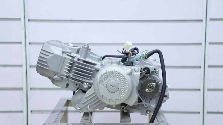 ZLIN AKROBAT 航空機キット 19-25エンジン ZLIN AKROBAT