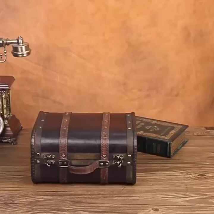 Pretty Small Wooden Lockable Vintage Home Decoration Box
