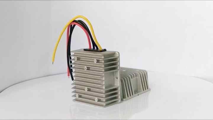 4H0616001M 4H0616002M リアショックアブソーバー と互換性がある