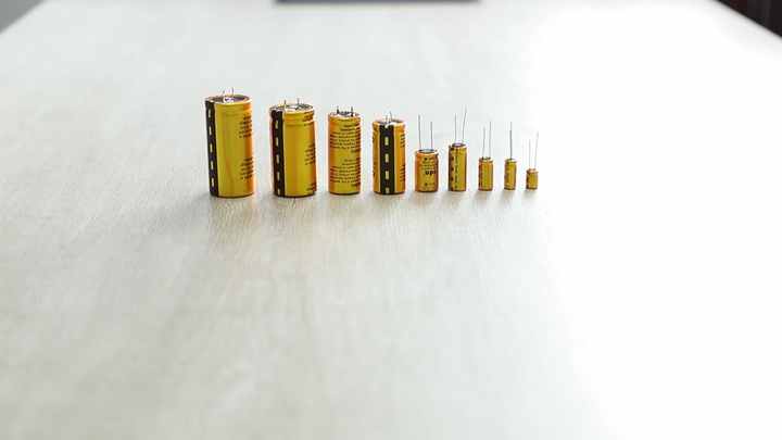 スーパーコンデンサ3.8v 100Fファラ100ファラッド捲回型エネルギー貯蔵