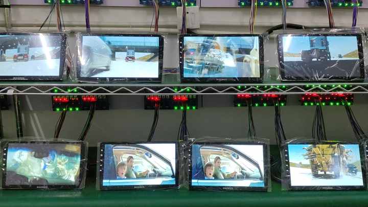 Universal 7-Inch Touch Screen Car DVD Player with Bluetooth