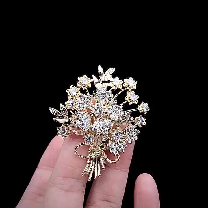 Elegante Luxe Sneeuwvlokken Broche Pin Sparkle Zirconia Vrouwen