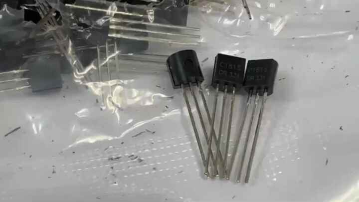 2SC1815 NPN 50V 0.15A 3ピン TO-92 トランジスタ C1815| Alibaba.com