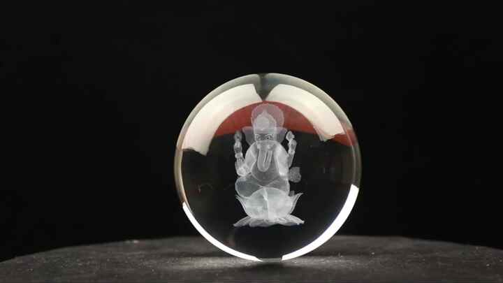 Ornalrist Sfera di cristallo con cavallo inciso in 3D da 2,36 pollici/6 cm, ornamento per la casa, statuetta da collezione decorativa con supporto, artigianato in vetro, regali a tema cavallo per
