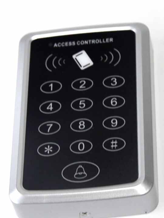 Kit Controllo Accessi Completo – Tastiera 1000 Utenti + Serratura Magnetica 180kg + Alimentatore 12V 3A + Pulsante + 10 Portachiavi RFID