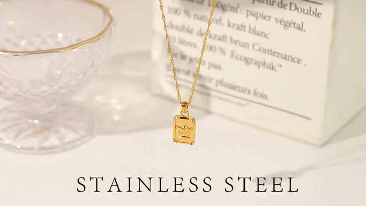Angel ページ Square Zircon Embossed Angel Pendant Necklace for Women