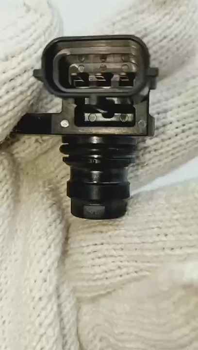 Engine Crankshaft Position Sensor 23731-AW400 for Nissan X