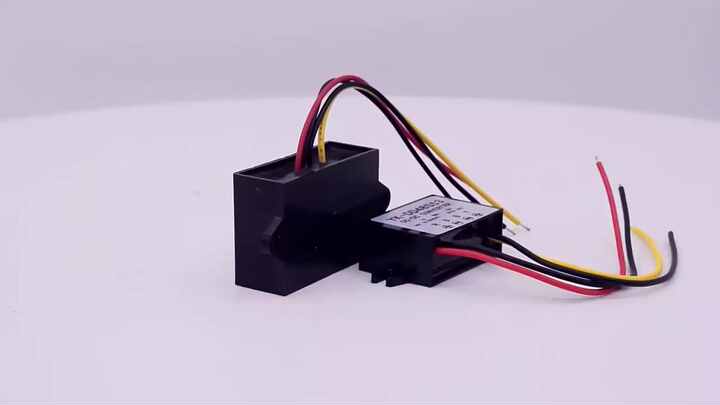 Spanningsomvormer 24 V naar 12 V, DC DC omvormer 24 V