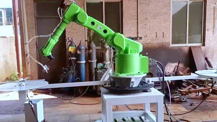 High Impact 2300mm Industrial Robot Arm Cutting Machine Large