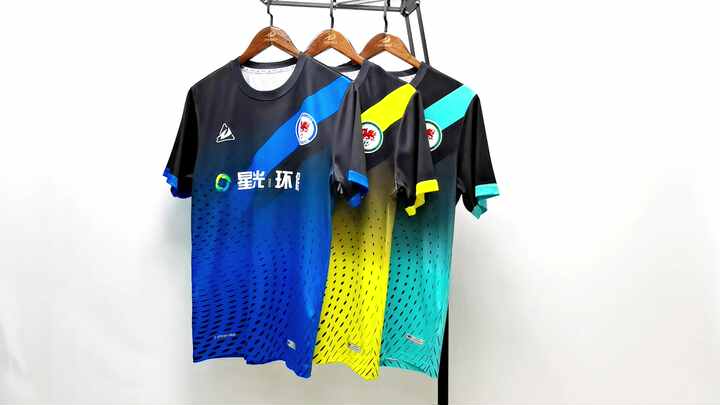 Custom Slim Fit Quick Drying Polyester Retro Soccer Jersey