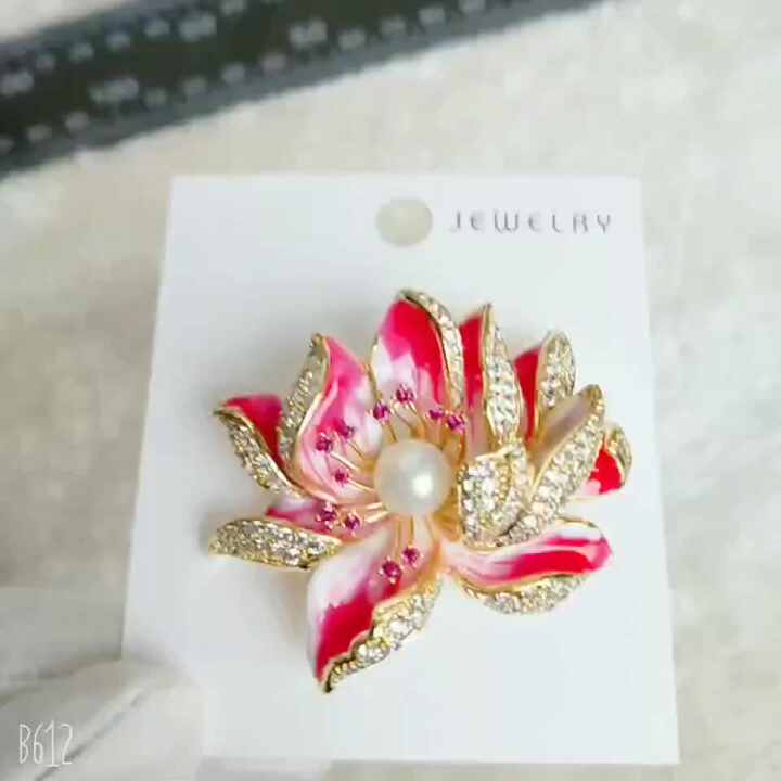 Bague losange rouge bordeaux et blanche nacrée en perles de cristal swarovski : bague par perlesandpinpin