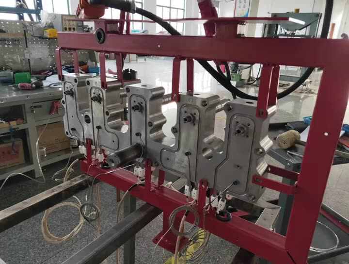 Small Plastic Injection Molding Machine - Hot Runner Manifold with ...