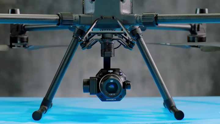 DJI ドローン　Matrice100、zenmuse Z30 DJI – Introducing Zenmuse Z30 - YouTube