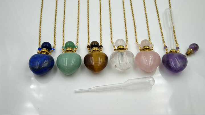 Wholesale Natural Quartz Crystal Chakra Healing Heart Mini Jewelry  Essential Oil Perfume Bottles Pendant Necklace Custom Gifts