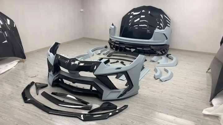 ランボルギーニ ウルス用ワイドボディキット FRP+CF ウルス車体キット