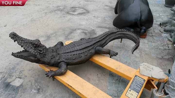 ブロンズ動物彫刻-庭園装飾用鋳造ワニ像金属工芸品| Alibaba.com