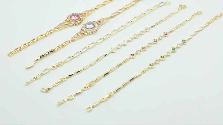 Prosy Set Di Bracciali Larghi Multistrato Oro - Gioielli Regolabili E Lucidi Per Donna