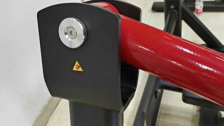 筋力トレーニング用プレートロード式チェストプレスマシン（業務用ジム