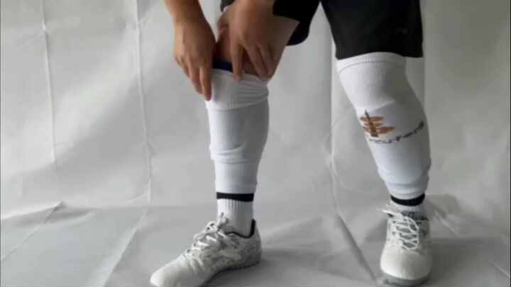 white nike leg sleeves