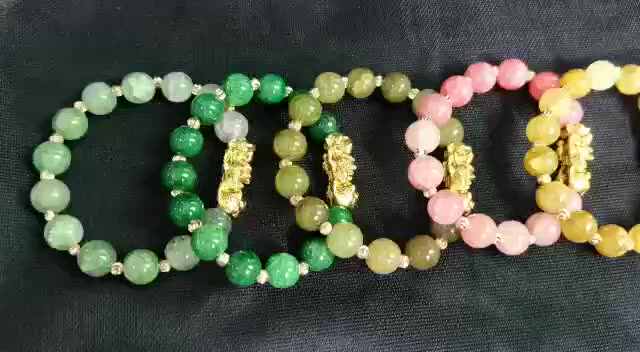 Lucky Feng Shui Bracelet with Green Jade Beads Gold PIXIU