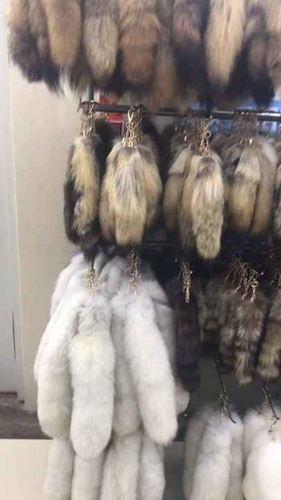 Wholesale Fashion Lovely Design Wholesale Natural Fox Tail / Fairy Real Fox  Fur Tail Keychain From m.