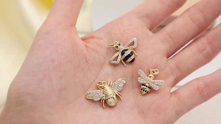 Тайный смысл амулетов bee: почему пчела стала символом удачи и денег?