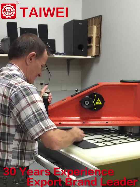 28 Tons ARES Style Swing Arm Cutting Machine for Leather