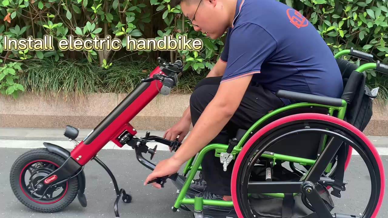 車椅子用電動ハンドバイク　前進後進可能