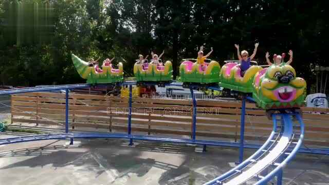 Amusement rides16席グラスファイバーローラーコースター販売のため