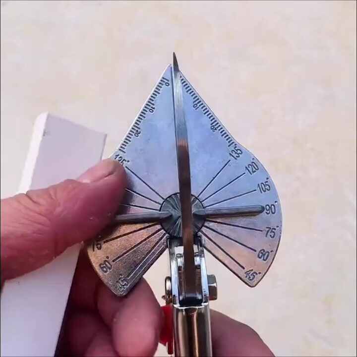 Professional Craftsman for Picture Frame Miter Cutting and Trim