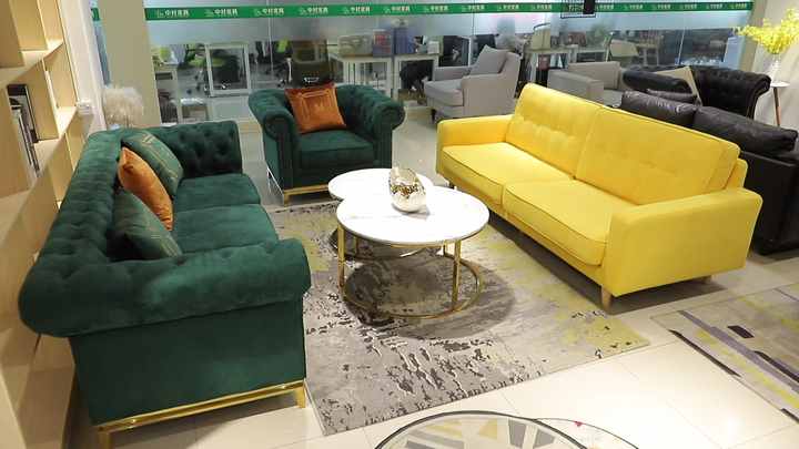 黄色のクラシックソファ、チェスターフィールドソファ、レザー