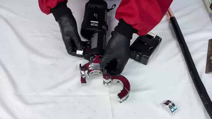 60KN Cordless ES-300C Hydraulic Battery Tight Crimping Machine for Max