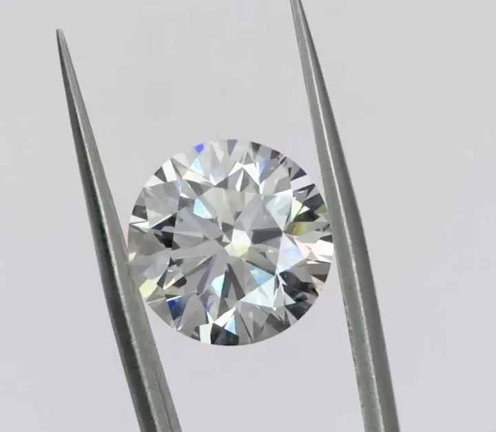 Fake Diamond What Is A Vvs Simulated Diamond A Fake Diamond