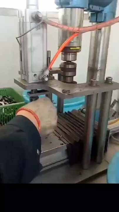 中国 青釉耳付四方形下膨瓶 u6210403 中国 青釉耳付