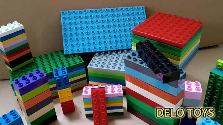 DELO TOYS 18 Colors Plastic DIY Big Blocks for Kids Toys 2x2