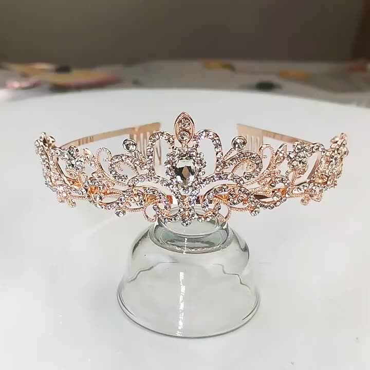 Bandiere Rosa Per La Decorazione Su Sfondo Bianco Bandiere Alle Corde - Immagini vettoriali