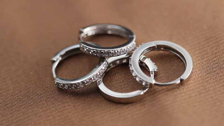 Orecchini A Cerchio Huggie In Argento 925 Con Zirconi CZ 5A - Eleganti Gocce Pendenti Per Donna
