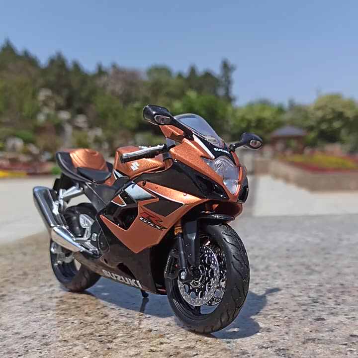 Maisto Suzuki GSX-R600 1:12 Diecast Motorcycle Model