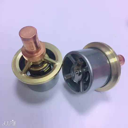 たまさん専用 Thermostat Kit 8973007902 8973007872 for Isuzu Engine 4HK1