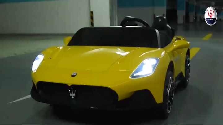 ライセンス版 Maserati MC20 24V 子供用バッテリーカー 赤・白・青