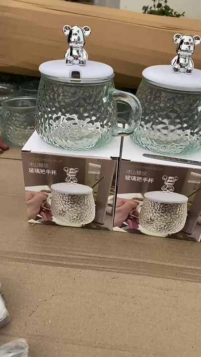 Wholesale 400ml 14oz Bear Clear Ribbed Glass Tea Cups Travel Coffee Mug  With Lid and Spoon