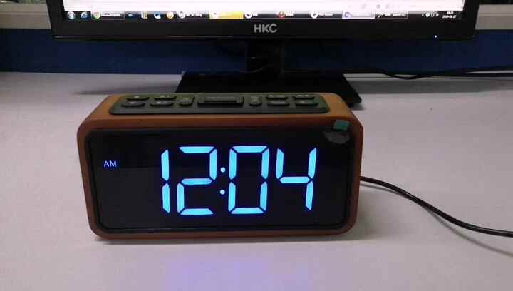 Sveglia LED Da Comodino Con Due Allarmi E Ricarica USB - Luminosità Regolabile E Modalità Notte Automatica Per Un Sonno Tranquillo - 2