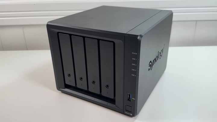 Synology DS423＋ 4ベイNAS Amazon.co.jp: Synology NASキット 4ベイ DS423+ /G【ガイドブック付