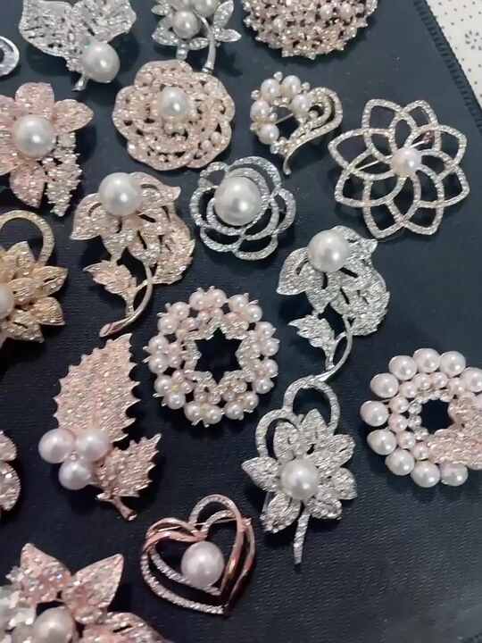 BESPORTBLE Spilla Forma Di Girasole in Lega Spilla Da Bavero Per Cappello e Sciarpa Decorazione Elegante Per Outfit e Festa