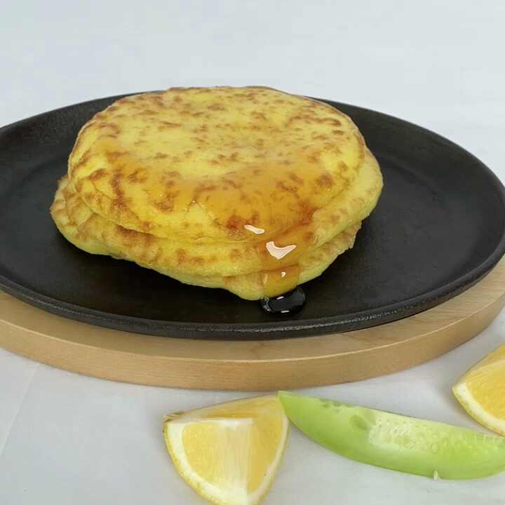 7 inch cast iron fajita pan frying pan with wooden base sizzling