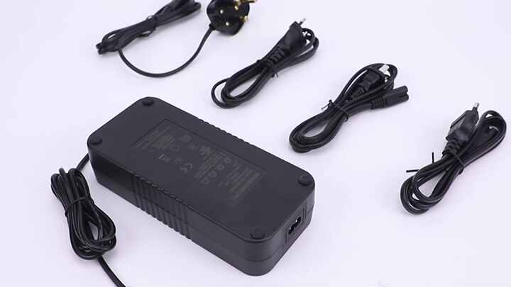 FY1685463000 48V電動自転車バッテリーチャージャー54.6V 3A