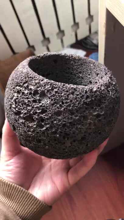 観葉植物用円形黒色火山岩溶岩石植木鉢 環境に優しいモダンデザイン