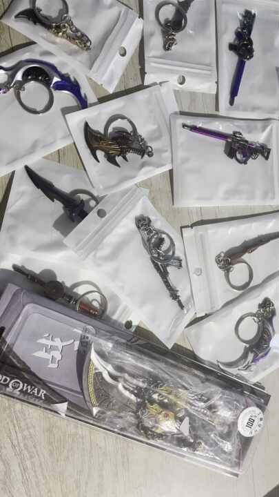 Llavero De God Of War Chaos Blade Y Thunder Hammer | Modelo De Arma De Aleación De Zinc, Con Soporte De Exhibición, Regalo Para Fans Del Juego